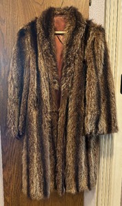 lot 102 image: Vintage Fur Coat
