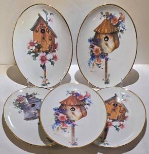 lot 141 image: Pretty China Plate Grouping