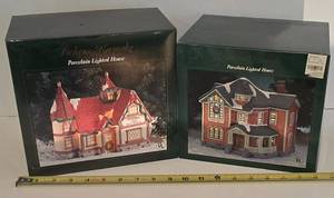 lot 155 image: Pair of Dickens Keepsake Lighted Holiday Houses