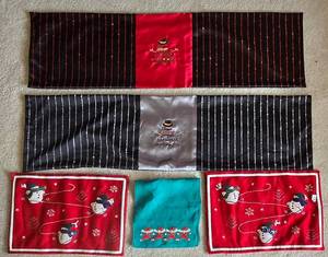 lot 247 image: Festive Holiday Linens