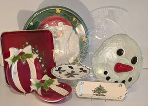 lot 248 image: Large Holiday Serving Piece Collection