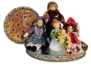lot 198 image: Vintage Fun Vintage Floral Design Tray and Figurines