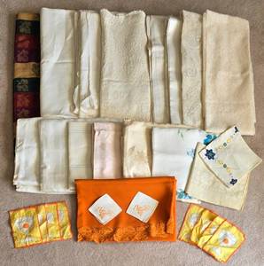 lot 260 image: Table Linen Options