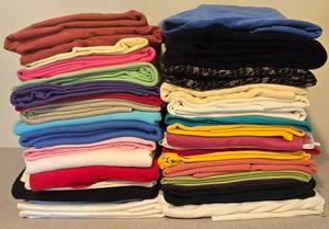 lot 321 image: Selection of Medium Fabric Remnants