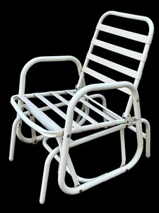 lot 314 image: Outdoor Cream Glider Chair with Metal Base