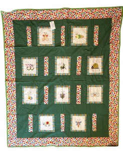 lot 176 image: Handmade Quilt in Bright Colors, Incredible Detail