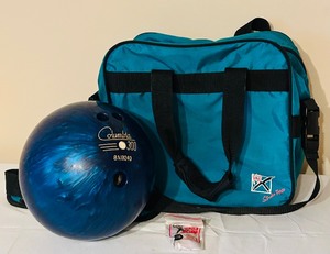 lot 162 image: Vintage Bowling Bag with Vintage Columbia 300 White Dot Bowling Ball