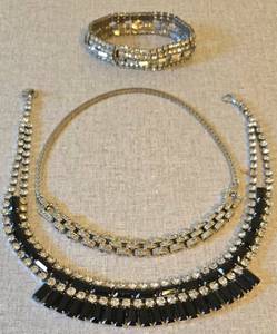 lot 364 image: Sparkling Fashion Jewelry Selection