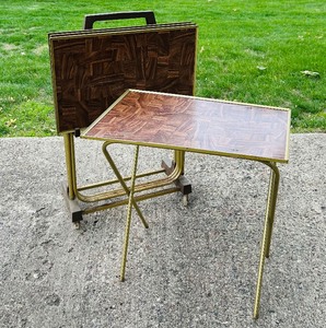 lot 348 image: Vintage MCM Mid Century Modern TV Trays and Stand