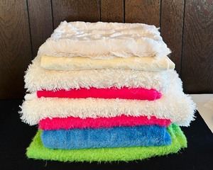 lot 453 image: Soft and Pretty Yardage of Faux Fur Fabric