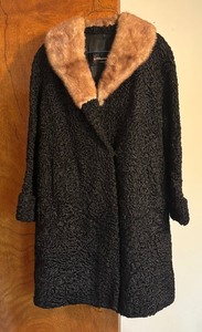 lot 484 image: Vintage Schlampp Furs Coat