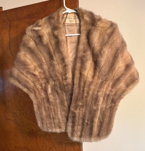 lot 486 image: Vintage Fur Shrug by Kruse-Gross