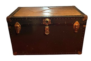 lot 488 image: Vintage Trunk
