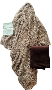 lot 422 image: Very Large Soft Fabric Remnant