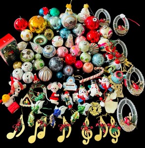 lot 418 image: Large Variety of Christmas Decorations