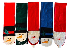 lot 414 image: (5) Handmade Christmas Scarfs