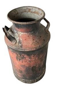 lot 353 image: Vintage Farmhouse Dairy Metal Milk Can