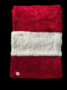 lot 368 image: White and Red Large Incredibly Soft Fabric Remnants