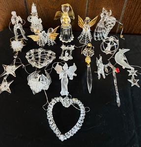 lot 420 image: Crystal and Glass Ornaments