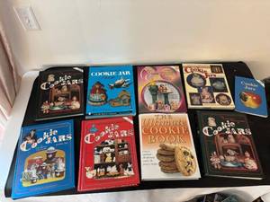lot 117 image: Collection of Cookie Jar and Cookbook Reference Books