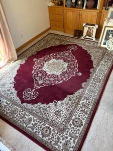 lot 121 image: Elegant 7 ft 10 in x 10 ft 1 in Area Rug - Maroon and Beige Design