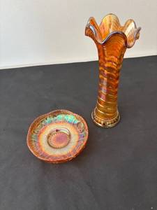 lot 141 image: Vintage Carnival Glass Vase and Bowl Set
