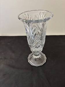 lot 146 image: Crystal Flower Vase with Removable Base