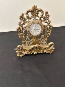 lot 152 image: Vintage Ornate Brass Mantel Clock
