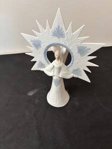lot 12 image: Lladro Porcelain Nativity Angel Figurine Tree Topper