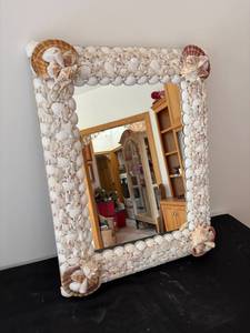 lot 17 image: Handcrafted Seashell Decorative Mirror Frame