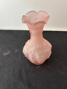 lot 210 image: Elegant Pink Loganberry Satin Frosted Glass Decorative Vase
