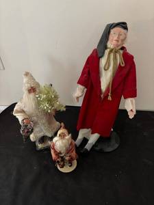 lot 272 image: Collection of 5 Vintage Santa Claus Figurines
