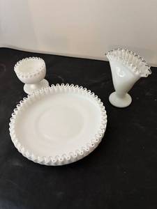 lot 291 image: Set of 3 Fenton White Milk Glass Spanish Lace Pieces with Silvercrest Rim