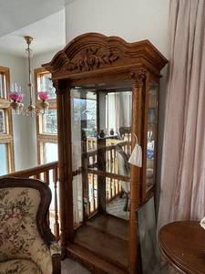 lot 394 image: Antique Oak Wood Curio Cabinet with Glass Doors and Interior Lighting