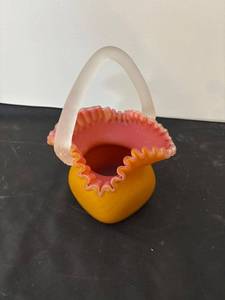 lot 398 image: Vintage Handblown Art Glass Basket with Ruffled Rim