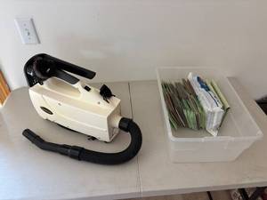 lot 445 image: Oreck XL BB1000D Handheld Vacuum Cleaner with Filter Bags