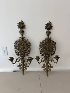 lot 447A image: Pair of Vintage Brass Wall Sconces with Floral Decor