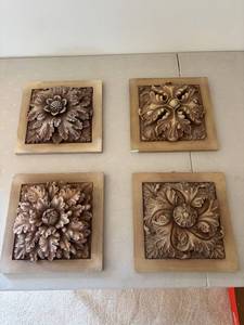 lot 449 image: Set of 4 Ornate Floral Decor Wood Plaques
