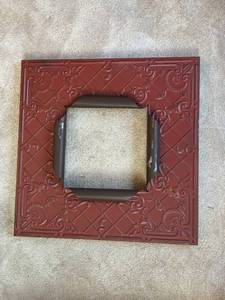 lot 552 image: Decorative Metal Frame