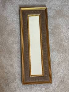 lot 595 image: Decorative Gold and Brown Picture Frame for Panoramic Art