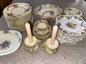 lot 614 image: Vintage Bavaria & Syracuse China Dinnerware Set with Floral Design
