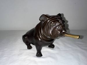 lot 621 image: Vintage Bulldog Doorstop with Tobacco Pipe Detail