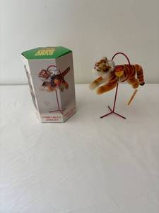 lot 632 image: Steiff Button in Ear Golden Age of the Circus Tiger Figurine