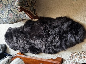 lot 81 image: Genuine Australian Sheepskin Rug in Charcoal