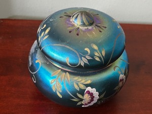 lot 74 image: Iridescent Hand-Painted Paperweight Signed by L. Riggs