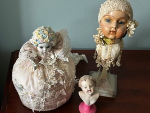lot 76 image: Collection of 3 Vintage Decorative Figurines and Bust Statues