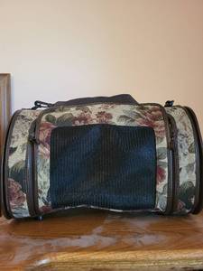 lot 723 image: Pet Carrier Tote with Floral Design and Mesh Sides