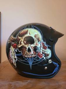 lot 4 image: DOT Approved Skull Graphic Motorcycle Helmet with Grateful Dead Graphics