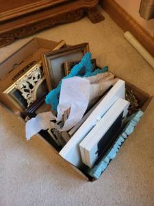 lot 731 image: Assorted Decorative Picture Frames in Various Styles