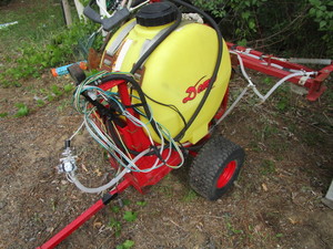 lot 10 image: Trailer Lawn Sprayer